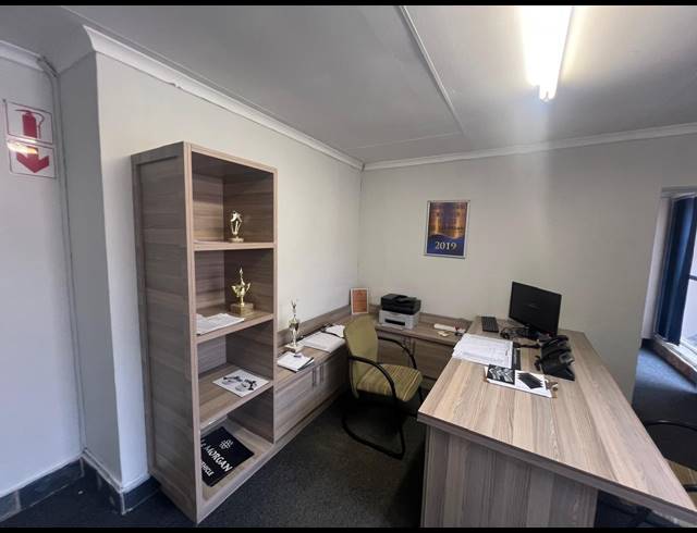 600M² OFFICE FOR SALE IN THREE RIVERS PROPER